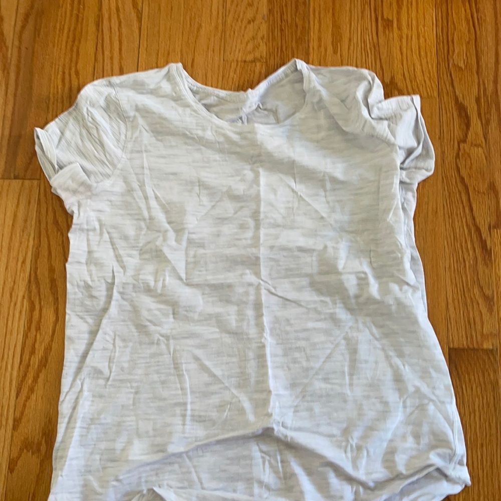 Lulu lemon tee